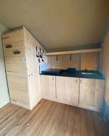 Luxury tent Safaritent Konijntje Met Prive Sanitair Nistelrode