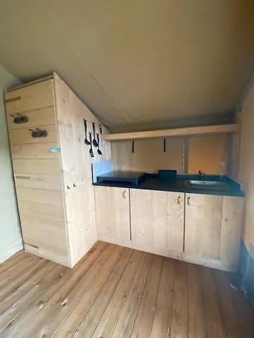 Luxuszelt Safaritent Konijntje Met Prive Sanitair Nistelrode